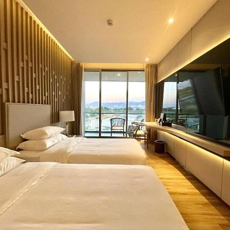 Symphony Of The Sea Hotel Bangsaen Buitenkant foto