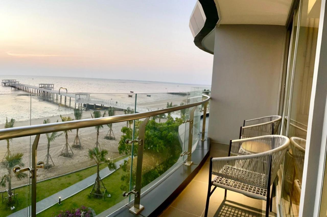 Symphony Of The Sea Hotel Bangsaen Buitenkant foto