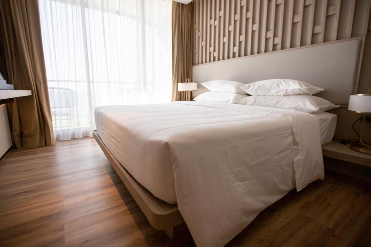Symphony Of The Sea Hotel Bangsaen Buitenkant foto