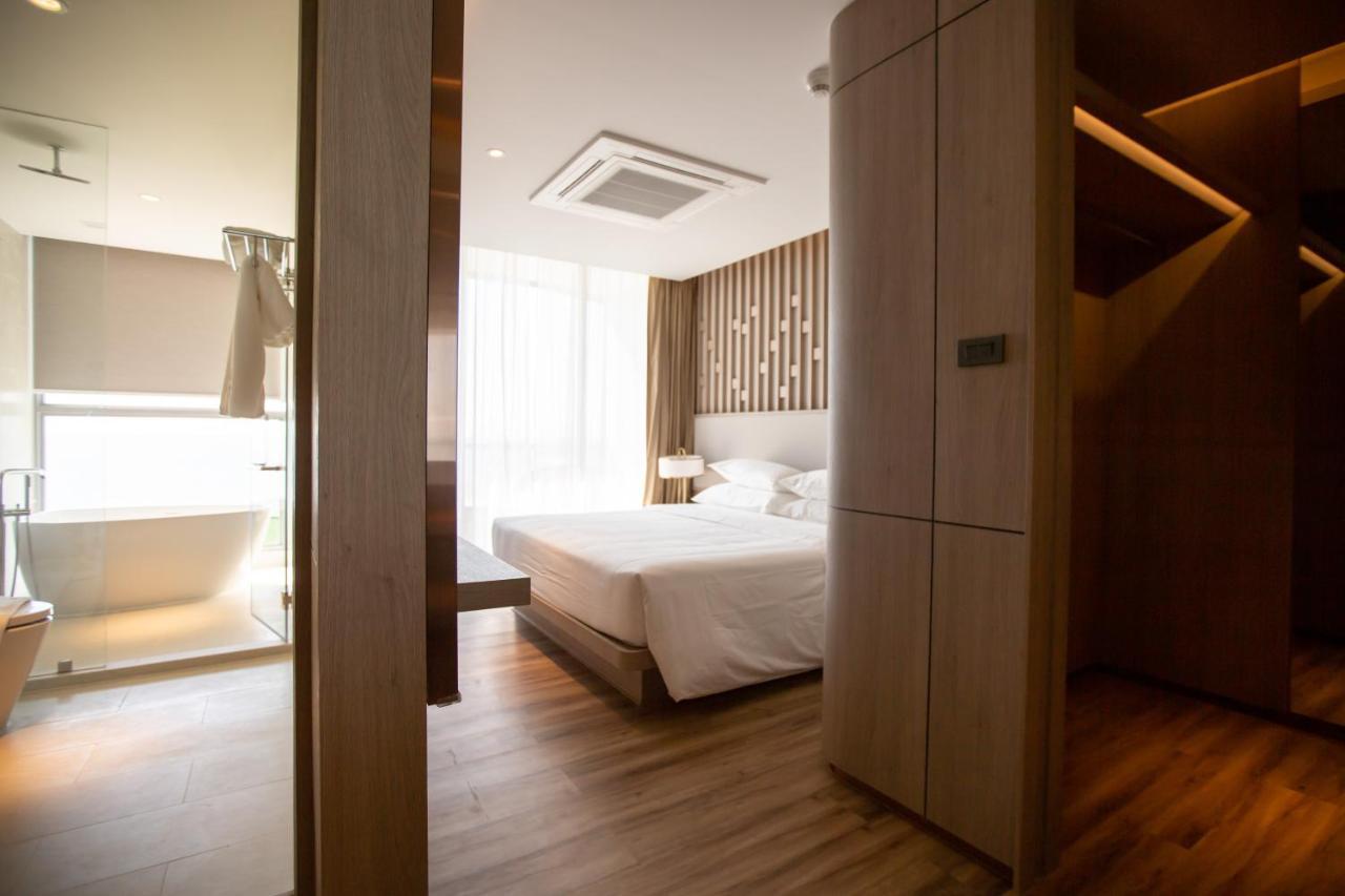 Symphony Of The Sea Hotel Bangsaen Buitenkant foto