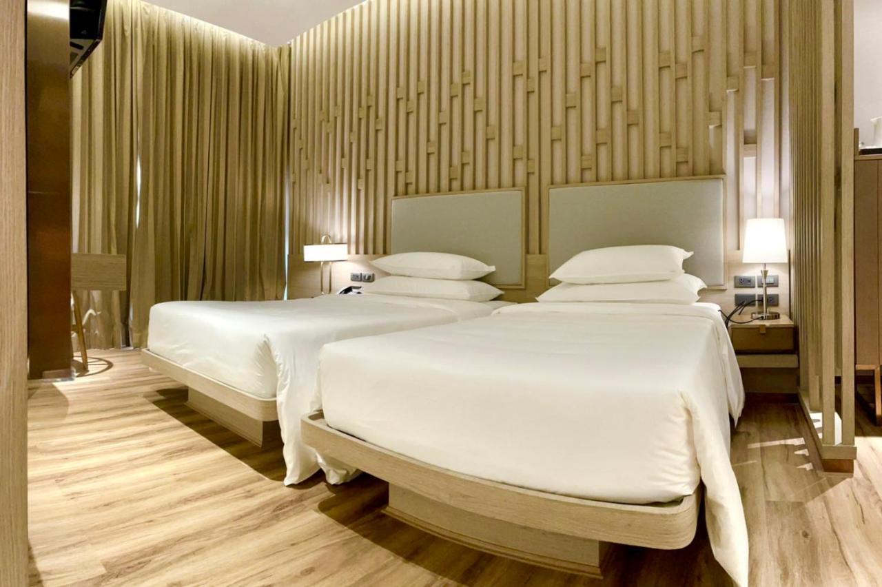 Symphony Of The Sea Hotel Bangsaen Buitenkant foto