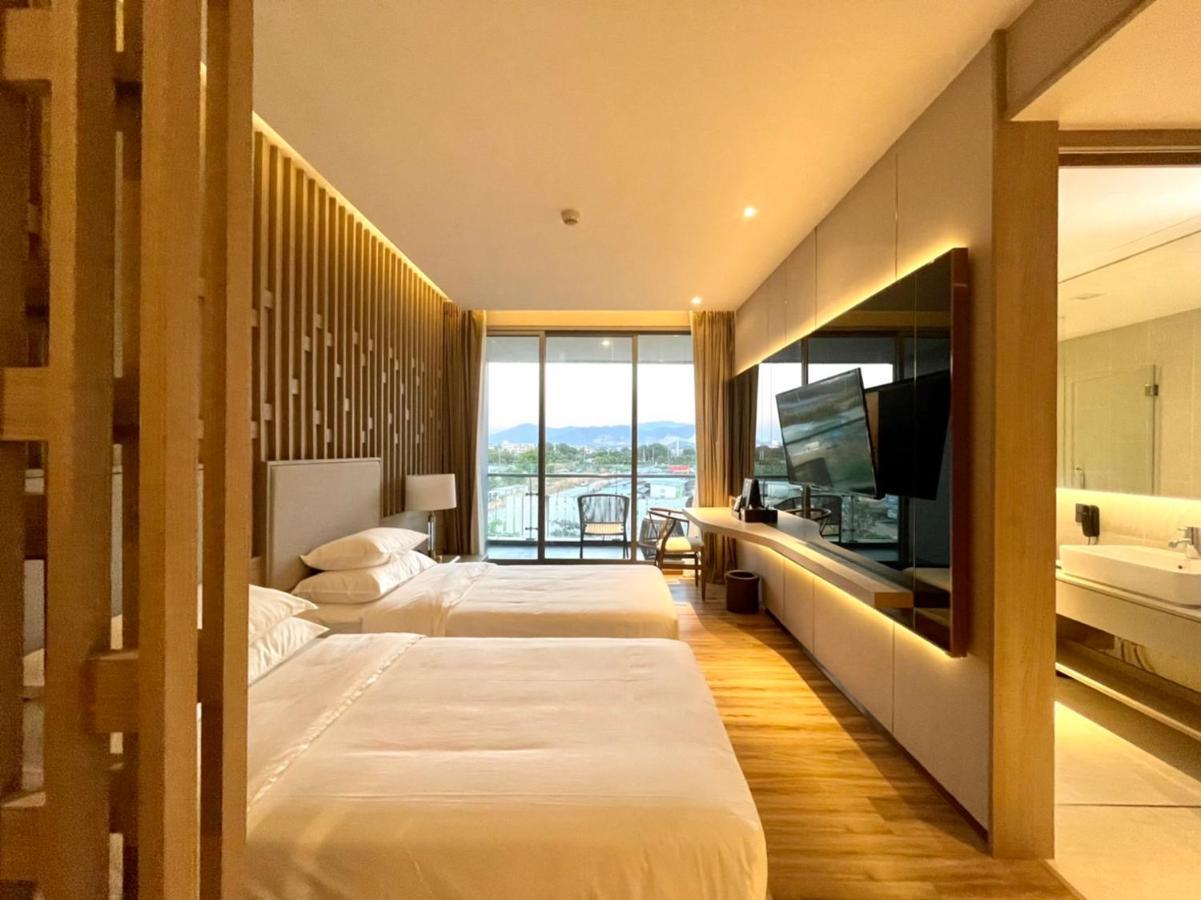 Symphony Of The Sea Hotel Bangsaen Buitenkant foto