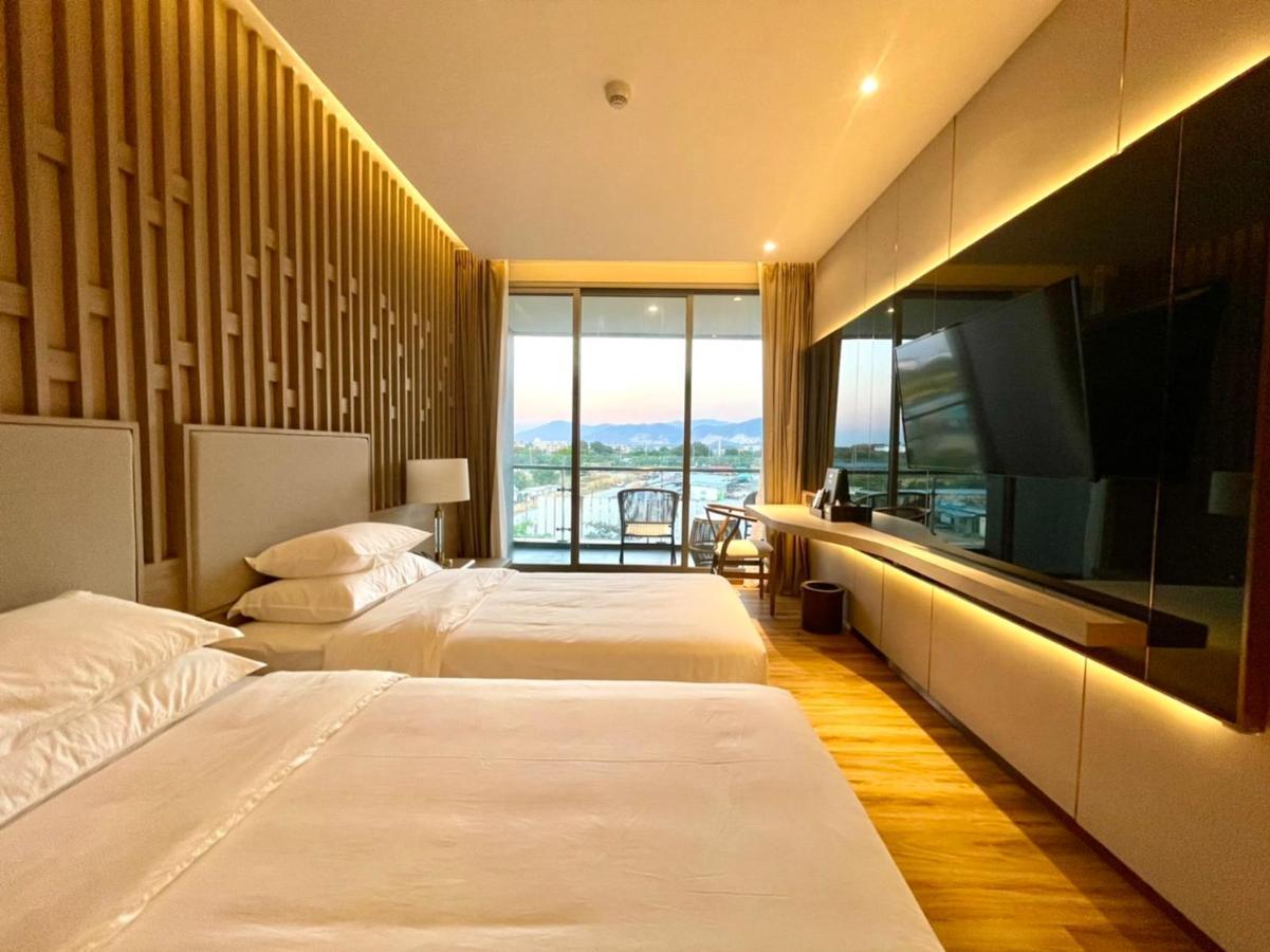 Symphony Of The Sea Hotel Bangsaen Buitenkant foto