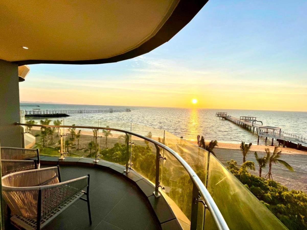 Symphony Of The Sea Hotel Bangsaen Buitenkant foto