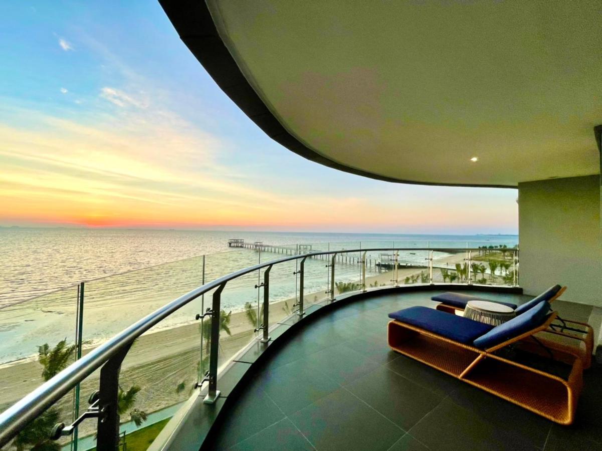 Symphony Of The Sea Hotel Bangsaen Buitenkant foto