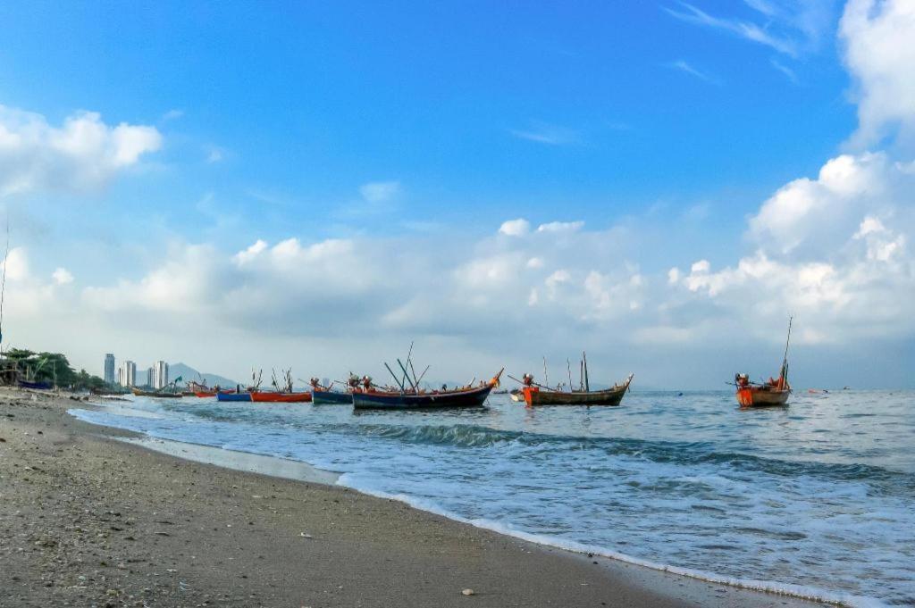Symphony Of The Sea Hotel Bangsaen Buitenkant foto