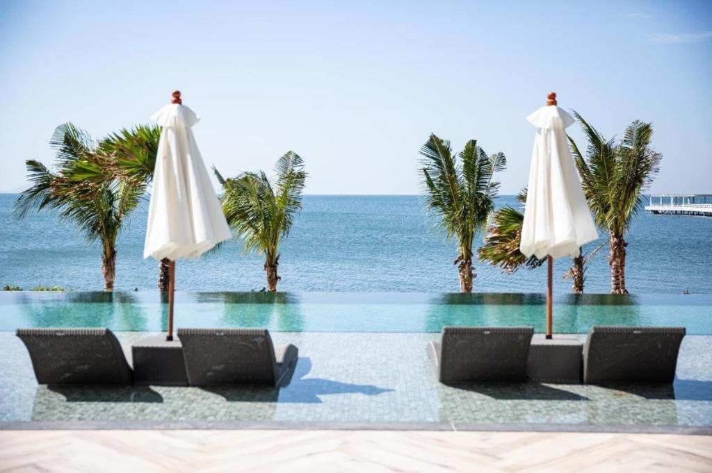 Symphony Of The Sea Hotel Bangsaen Buitenkant foto