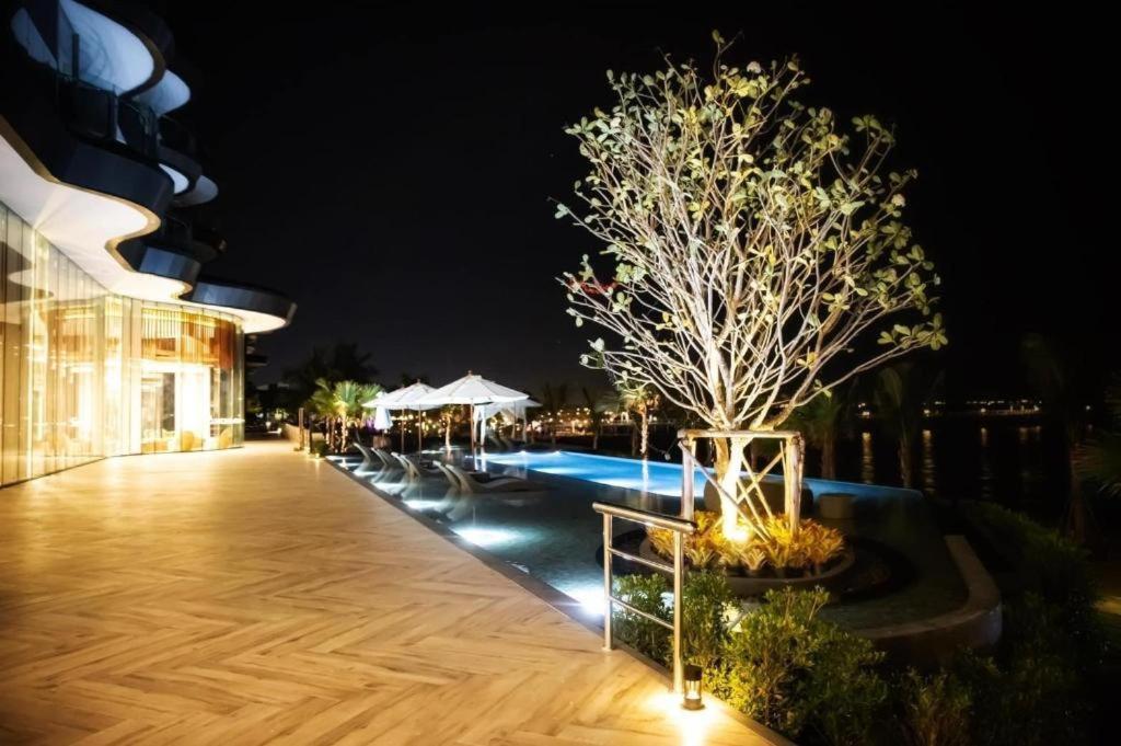 Symphony Of The Sea Hotel Bangsaen Buitenkant foto