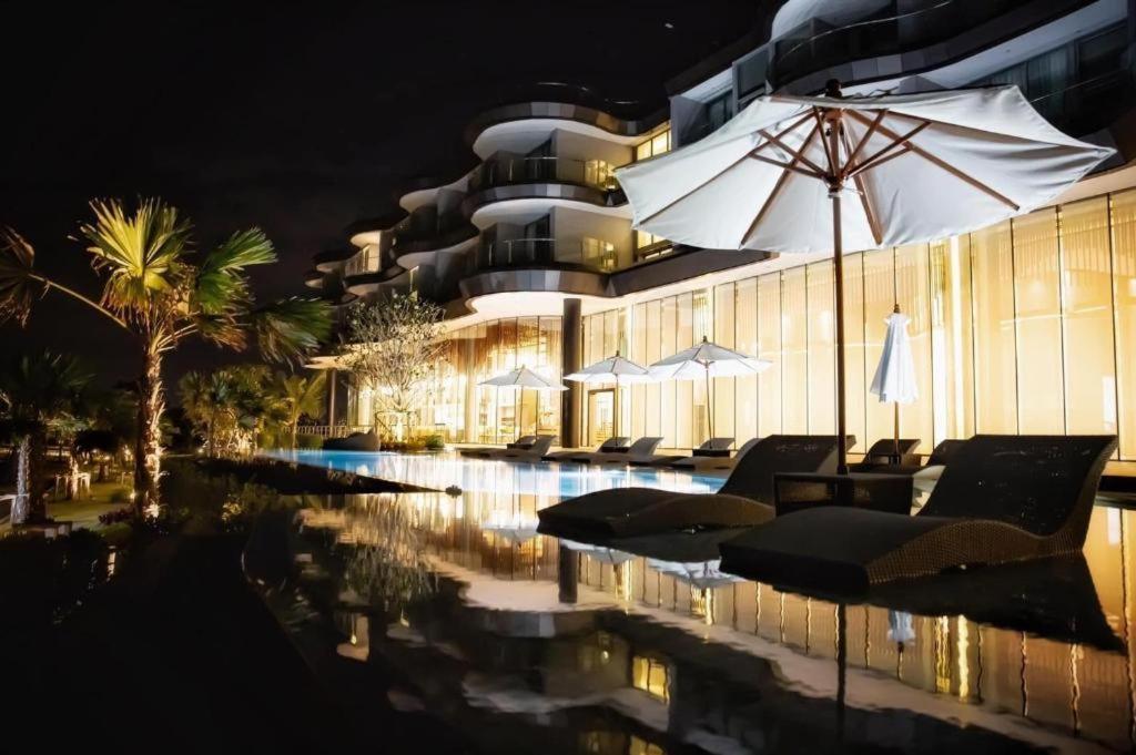 Symphony Of The Sea Hotel Bangsaen Buitenkant foto
