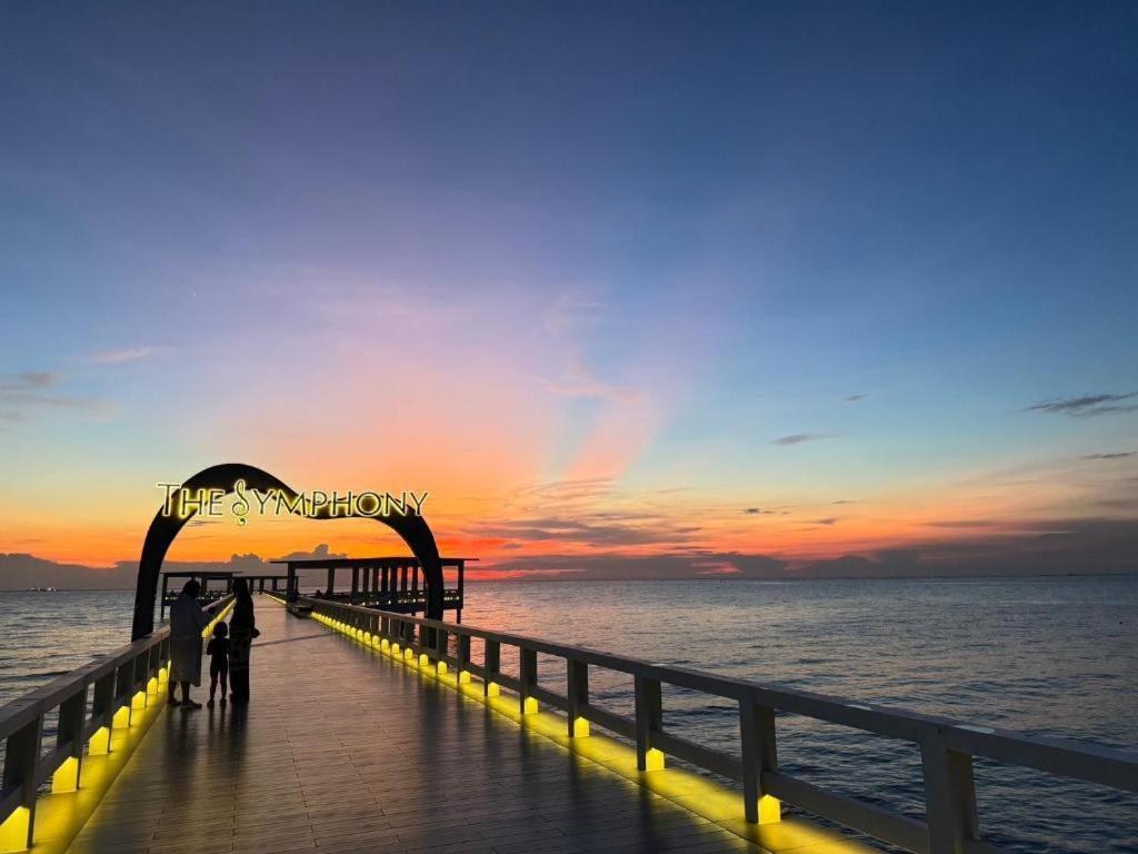 Symphony Of The Sea Hotel Bangsaen Buitenkant foto